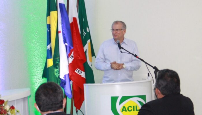 Em evento na ACIL, Prefeito de Limoeiro anuncia pagamento de salários e realização de Audiência Pública