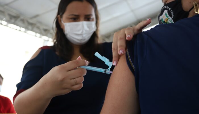 Em Limoeiro, vacinação contra Covid avança com antecipação da D2 da Pfizer