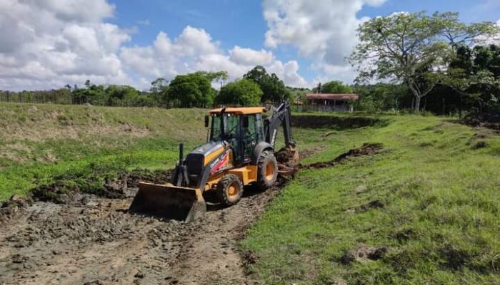 Prefeitura inicia limpeza de barreiros na Zona Rural de Limoeiro