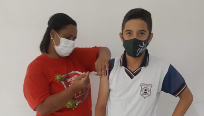 Programa Saúde na Escola amplia cobertura vacinal contra Covid-19 em Limoeiro