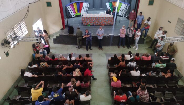São João da Alegria: Prefeitura de Limoeiro se reúne com barraqueiros e gasoseiros do município