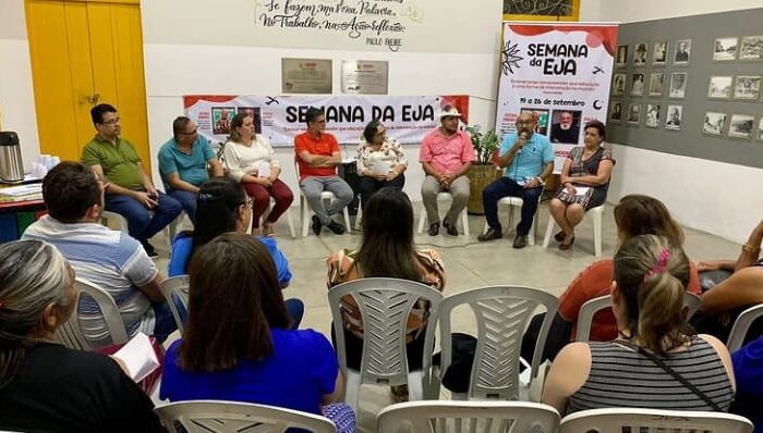 Roda de conversa sobre Paulo Freire encerra Semana da EJA em Limoeiro