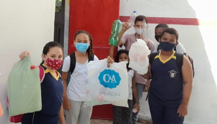 Escola Municipal Antônio Vilaça doa mais de 600 garrafas PETs à Cooperativa de Reciclagem de Limoeiro