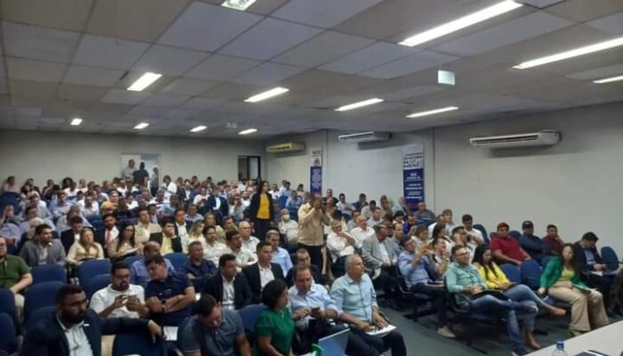 Limoeiro participa da 1ª Assembleia Extraordinária da AMUPE de 2023