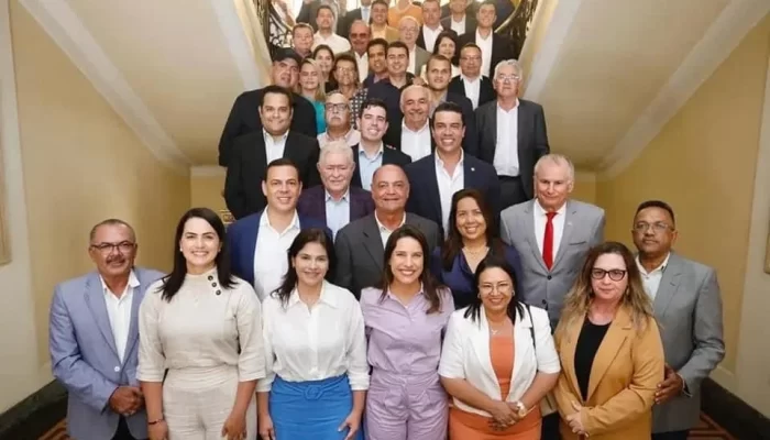 Limoeiro participa de reunião de prefeitos e prefeitas do Agreste com governadora e vice-governadora de Pernambuco