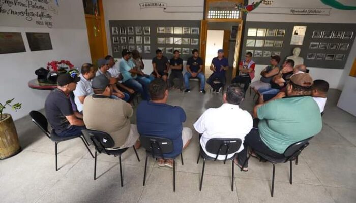 Prefeitura realiza reunião sobre Transporte Escolar de Limoeiro