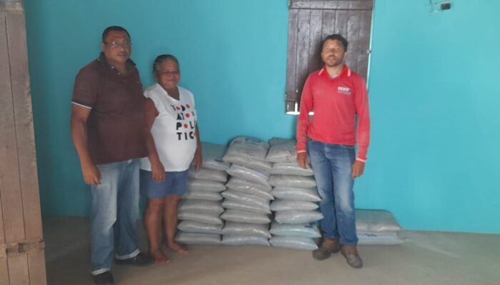 Projeto Semeando Agroecologia: Prefeitura, Serta e Codesul entregam fertilizantes a agricultores de Limoeiro