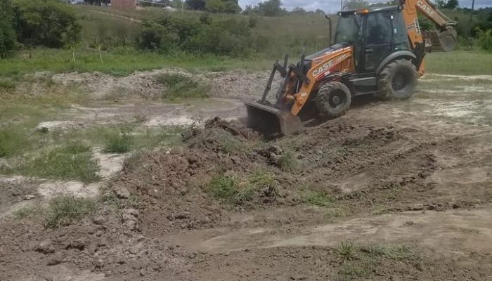 Limpeza de barreiros realizada pela Prefeitura de Limoeiro beneficia famílias do campo