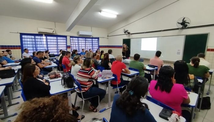 Profissionais da Rede Municipal de Ensino de Limoeiro vivenciam edição 2023 do Vale Formação