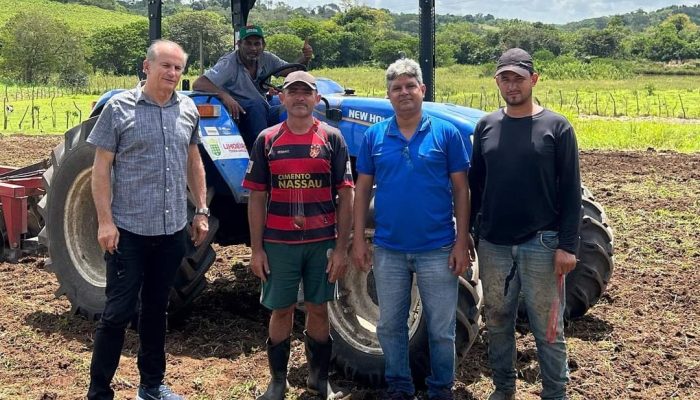 Apoio aos trabalhadores do campo, incentivo à agricultura familiar, aração de terras e piçarramento: Prefeitura segue atuante na Zona Rural de Limoeiro