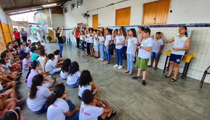 Escolas da Rede Municipal de Ensino de Limoeiro vivenciam programação do Mês da Visibilidade da Comunidade Surda