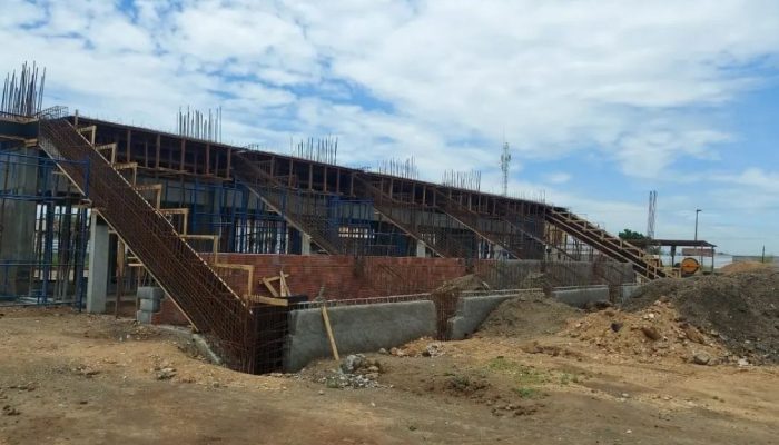 Construção do Ginásio Poliesportivo Regional de Limoeiro está em pleno andamento