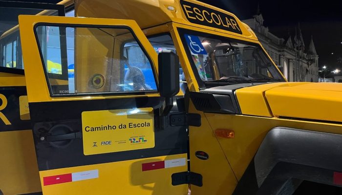 Novo PAC e Caminho da Escola: Limoeiro é contemplado com um ônibus escolar